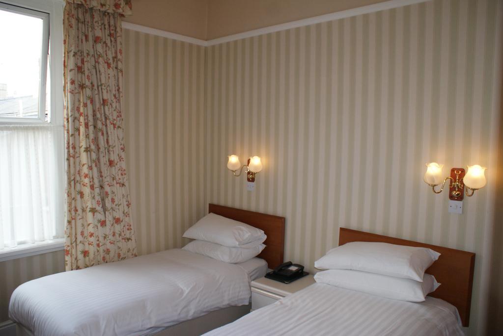 The Queens Lodge Llandudno Bagian luar foto