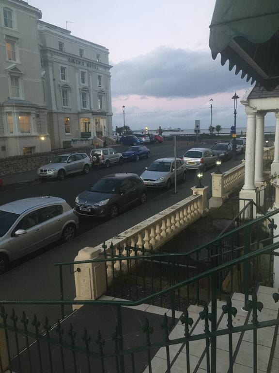 The Queens Lodge Llandudno Bagian luar foto